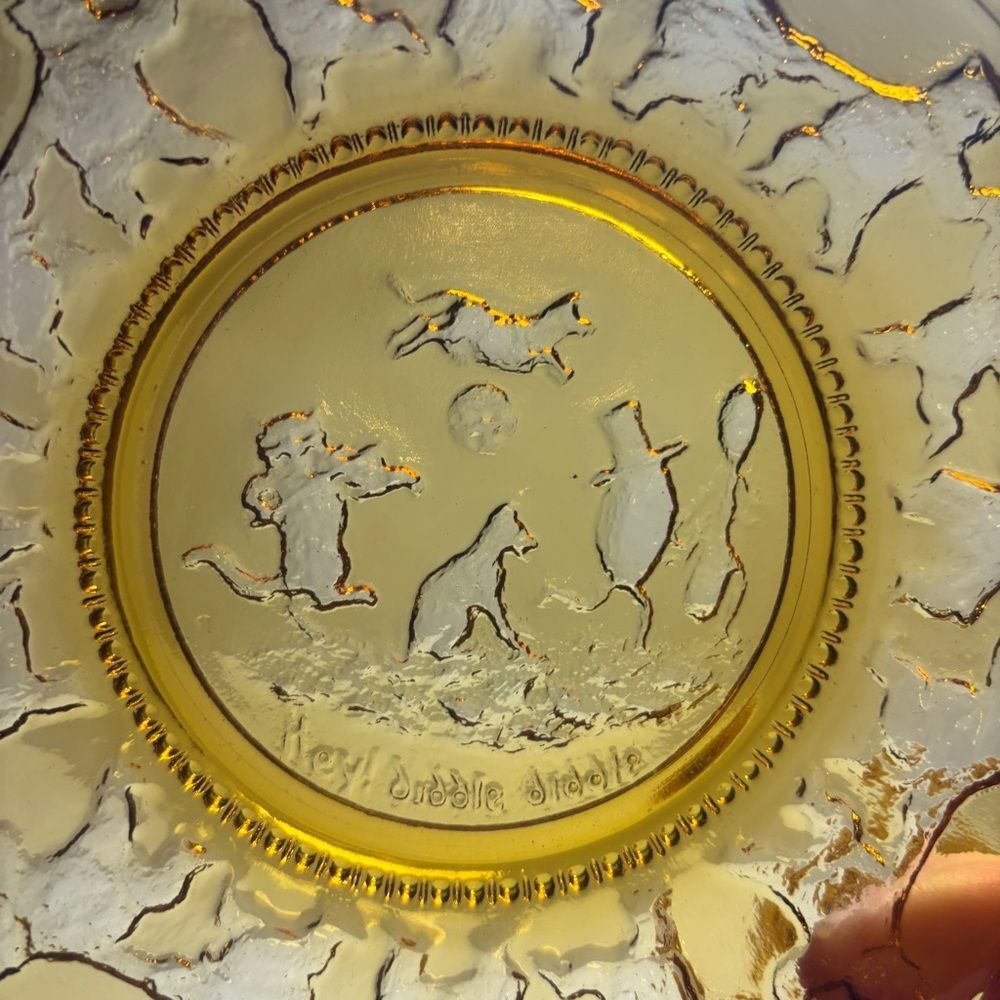 Vintage Tiara Indiana Glass Amber Children's Nursery Rhyme Plates Set of 4 - Picture 5 of 7